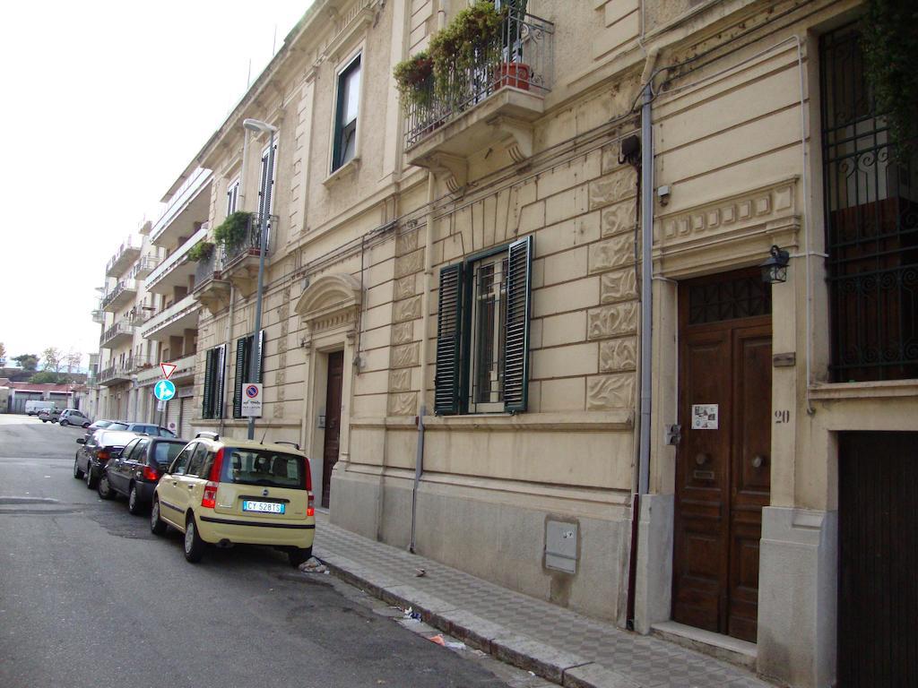 La Maison Des Livres Reggio di Calabria Eksteriør bilde